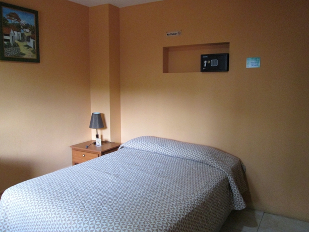 Imagen de la habitación del Hotel Hotel San Luis. Foto 10