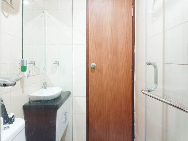 Imagen de la habitación del Hotel Hotel Sanrina Makassar. Foto 26