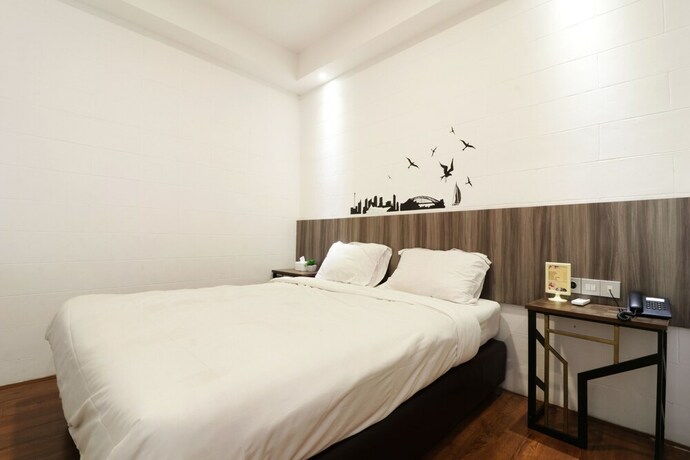 Imagen de la habitación del Hotel Hotel Sanrina Makassar. Foto 34