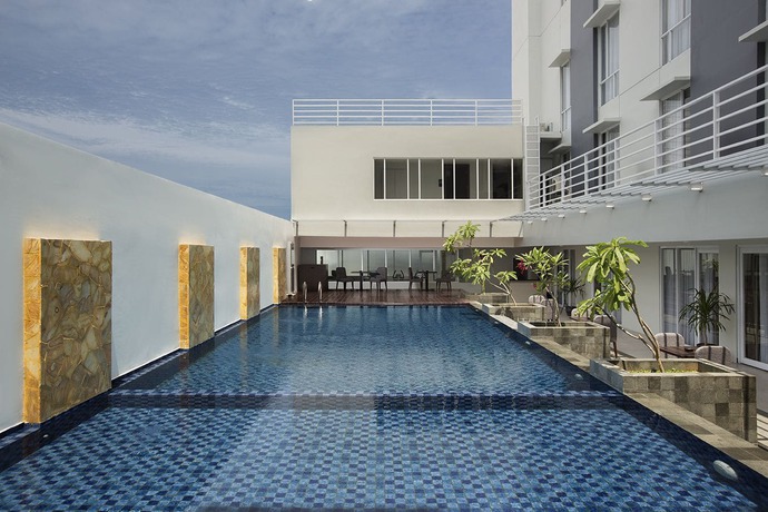Imagen de la piscina del Hotel Hotel Santika Pekalongan. Foto 20