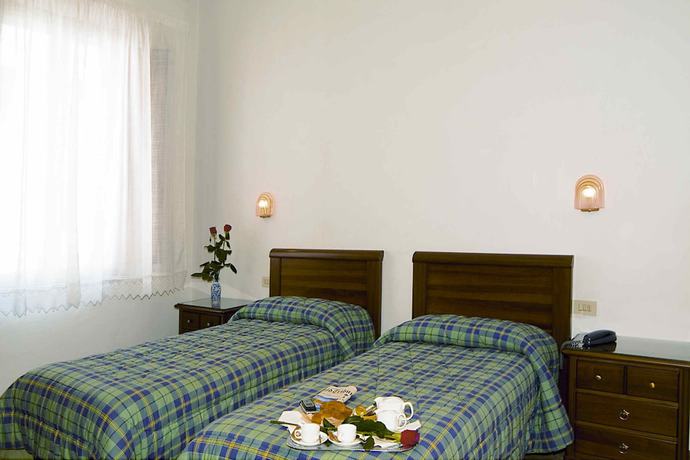 Imagen de la habitación del Hotel Hotel Savoia E Campana. Foto 9