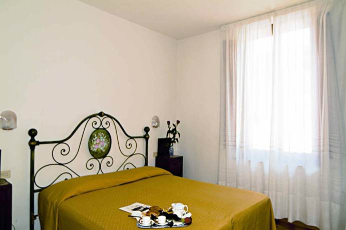 Imagen de la habitación del Hotel Hotel Savoia E Campana. Foto 17