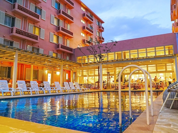 Imagen de la piscina del Hotel Hotel SeaBreeze Coral. Foto 19