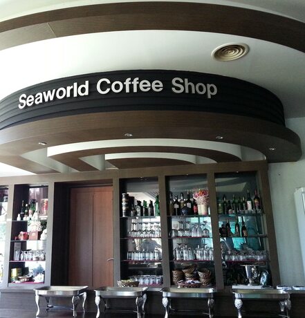 Imagen del bar/restaurante del Hotel Hotel Seaworld. Foto 17