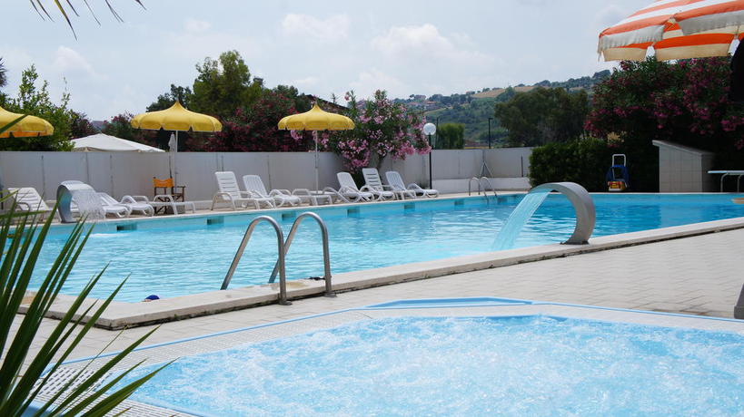 Imagen de la piscina del Hotel Hotel Smeraldo. Foto 27