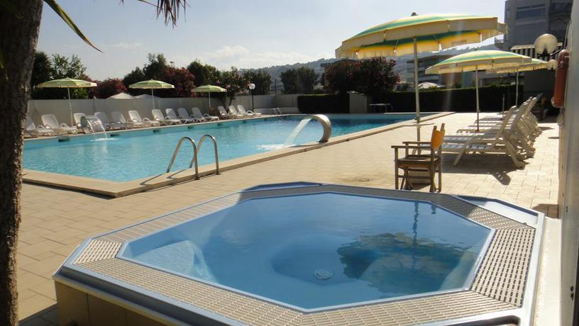 Imagen de la piscina del Hotel Hotel Smeraldo. Foto 28