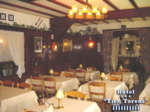 Imagen del bar/restaurante del Hotel Hotel Tien Torens. Foto 4