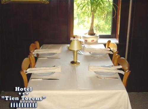 Imagen del bar/restaurante del Hotel Hotel Tien Torens. Foto 5