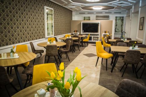 Imagen del bar/restaurante del Hotel Hotel Tiffany. Foto 7