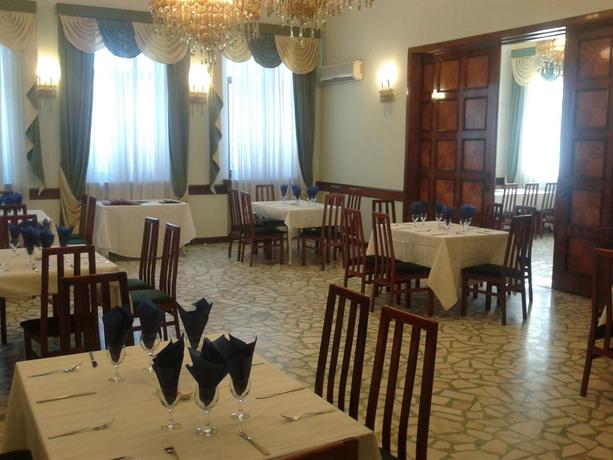 Imagen del bar/restaurante del Hotel Hotel Triumf. Foto 2