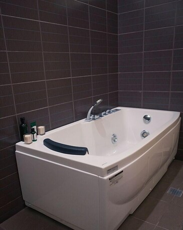 Imagen de la habitación del Hotel Hotel Turista Canlubang. Foto 19