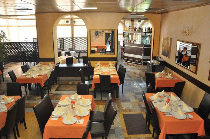 Imagen del bar/restaurante del Hotel Hotel Valahia. Foto 2