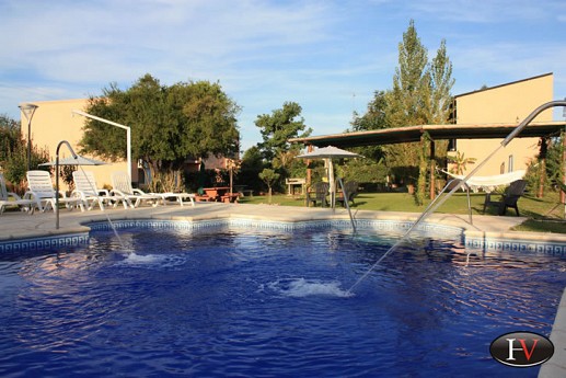 Imagen de los exteriores del Hotel Hotel Victoria, COL&Oacute;N. Foto 6