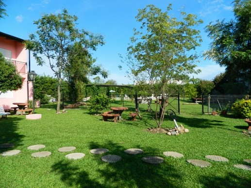 Imagen de los exteriores del Hotel Hotel Victoria, COL&Oacute;N. Foto 8