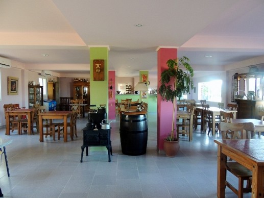 Imagen del bar/restaurante del Hotel Hotel Victoria, COL&Oacute;N. Foto 4