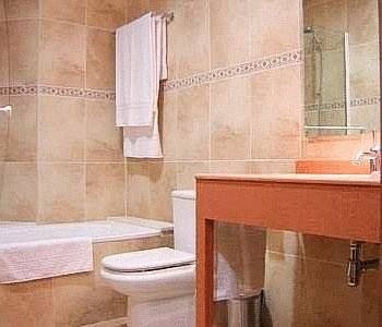 Imagen de la piscina del Hotel Hotel Villa Bensusan. Foto 15