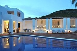 Imagen de la piscina del Hotel Hotel Village. Foto 6