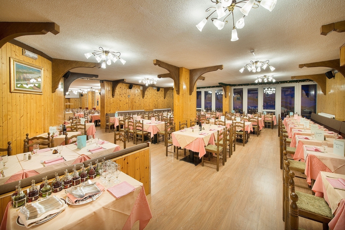 Imagen del bar/restaurante del Hotel Hotel Villaggio San Carlo. Foto 10