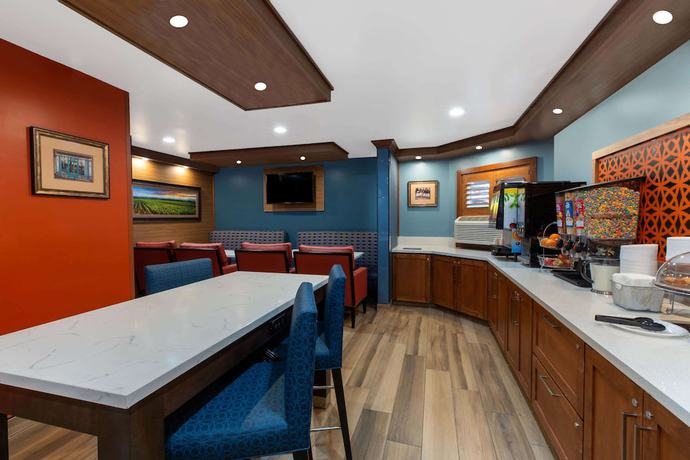 Imagen del bar/restaurante del Hotel Hotel Vinea, a Travelodge by Wyndham. Foto 3