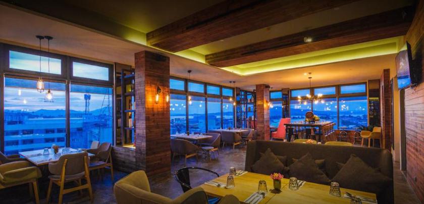 Imagen del bar/restaurante del Hotel Hotel XYZ. Foto 3