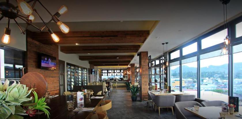 Imagen del bar/restaurante del Hotel Hotel XYZ. Foto 4