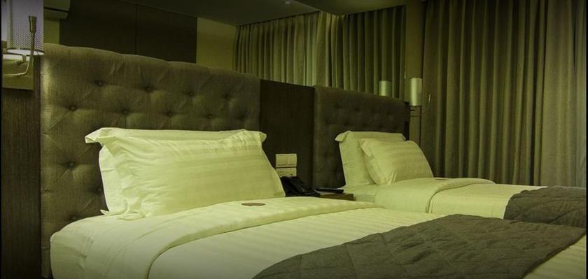 Imagen de la habitación del Hotel Hotel XYZ. Foto 14