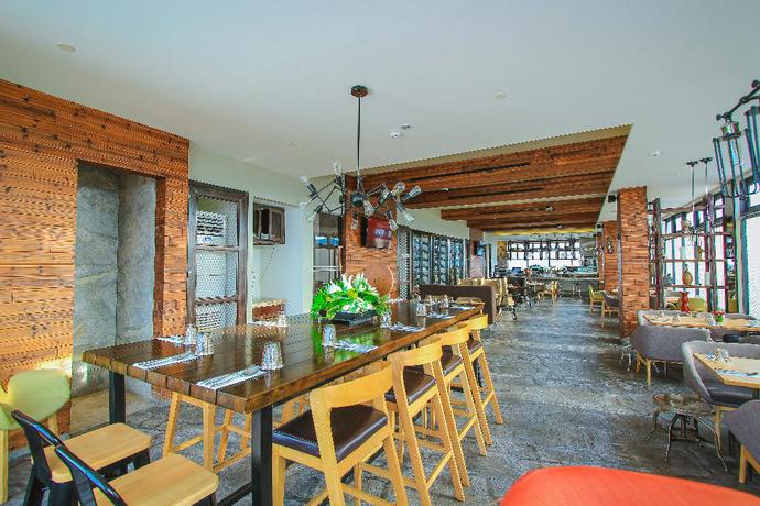 Imagen del bar/restaurante del Hotel Hotel XYZ. Foto 5