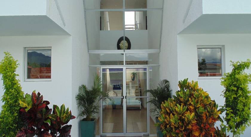 Imagen de los interiores del Hotel Hotel Yurak. Foto 7