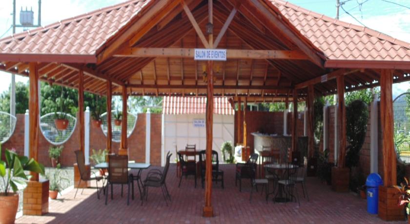 Imagen del bar/restaurante del Hotel Hotel Yurak. Foto 2