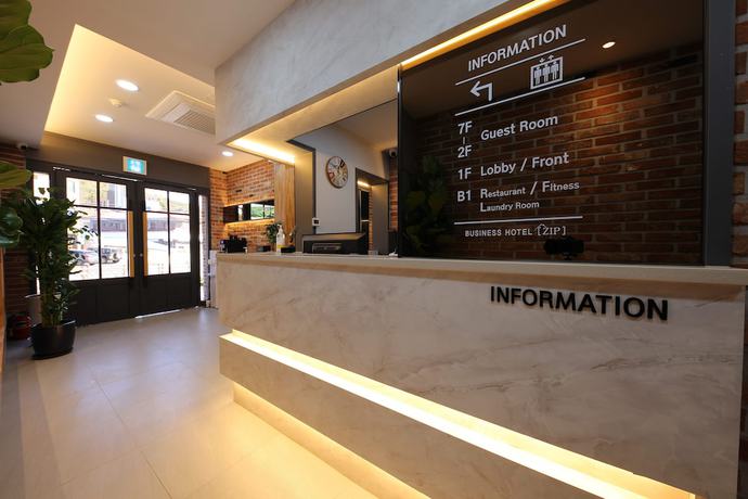 Imagen de los interiores del Hotel Hotel ZIP. Foto 18