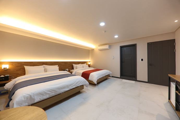 Imagen de la habitación del Hotel Hotel ZIP. Foto 15