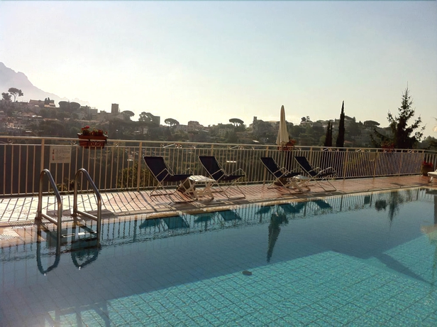 Imagen de la piscina del Hotel Hotel Zi' Ntonio. Foto 19