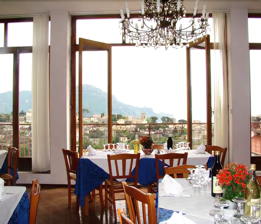 Imagen del bar/restaurante del Hotel Hotel Zi' Ntonio. Foto 4
