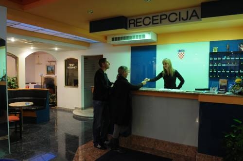 Imagen general del Hotel Hotel Zvonimir. Foto 8