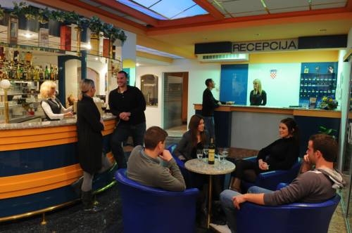 Imagen general del Hotel Hotel Zvonimir. Foto 12