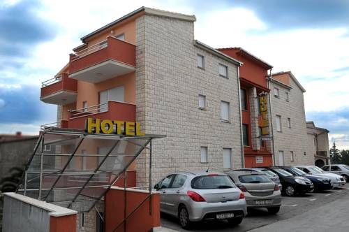 Imagen general del Hotel Hotel Zvonimir. Foto 14