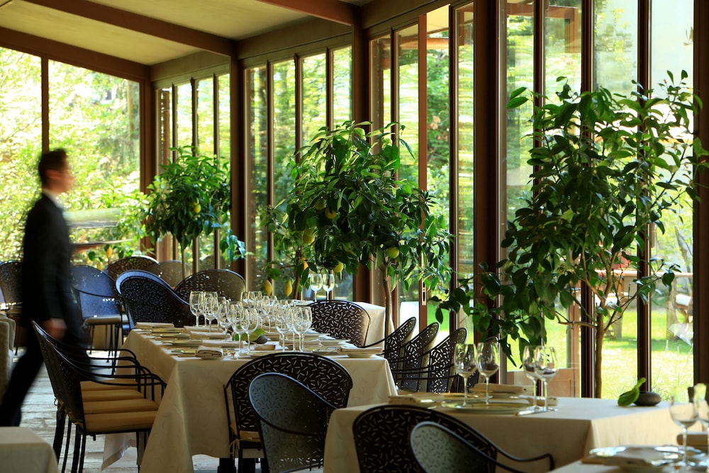 Imagen del bar/restaurante del Hotel Hotel & Restaurants - Maison Chabran. Foto 4