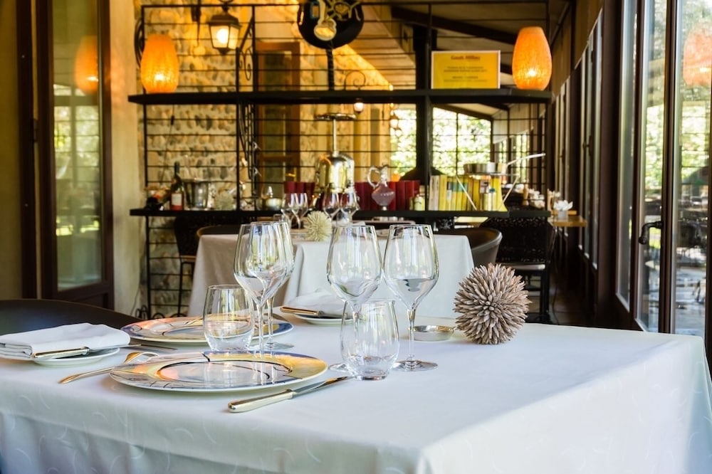 Imagen del bar/restaurante del Hotel Hotel & Restaurants - Maison Chabran. Foto 5