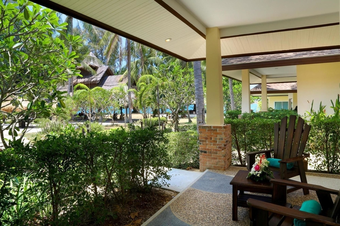Imagen general del Hotel Hotel and Beach Bungalow at Lanta Resort. Foto 1