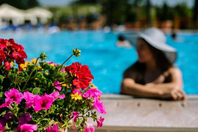 Imagen de la piscina del Hotel Hotel and Spa Resort Kaskady. Foto 17