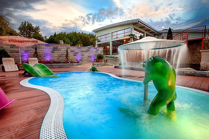 Imagen de la piscina del Hotel Hotel and Spa Resort Kaskady. Foto 18