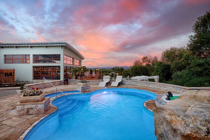 Imagen de la piscina del Hotel Hotel and Spa Resort Kaskady. Foto 20