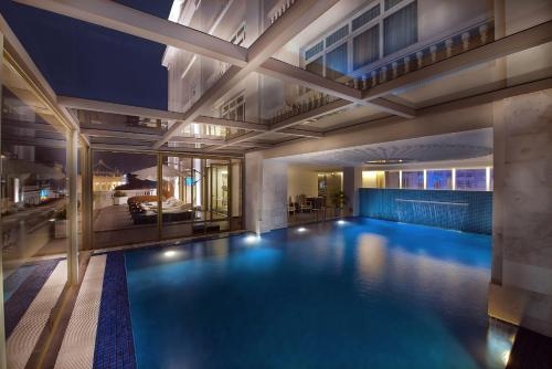 Imagen de la piscina del Hotel Hotel de l'Opera Hanoi - MGallery. Foto 9