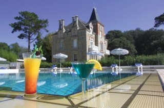 Imagen de la piscina del Hotel Hotel et Residence Kerjuliette. Foto 9