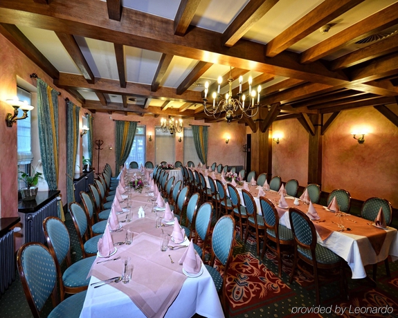 Imagen del bar/restaurante del Hotel Hotel Żubr&oacute;wka Spa & Wellness. Foto 7