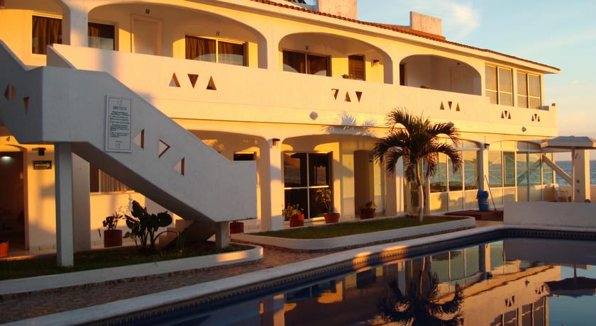 Imagen de los exteriores del Hotel Hotel y Suites Santa Cecilia. Foto 5