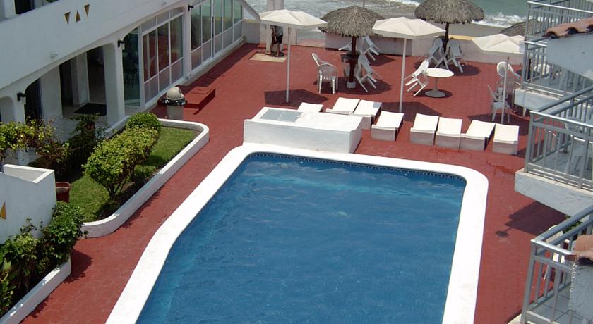 Imagen de la piscina del Hotel Hotel y Suites Santa Cecilia. Foto 6