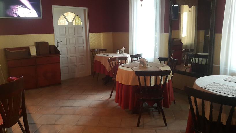 Imagen del bar/restaurante del Hotel Hotel4crowns. Foto 3