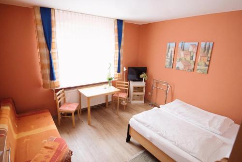 Imagen de la habitación del Hotel Hotel-Pension Am B&ouml;hmepark. Foto 6