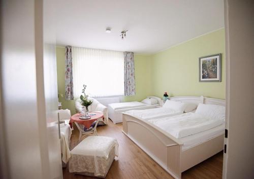 Imagen de la habitación del Hotel Hotel-Pension Am B&ouml;hmepark. Foto 9